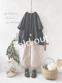 je suis comme je suis/サイドギャザーブラウス・黒