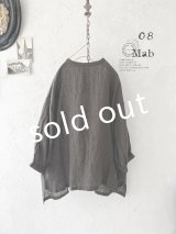 08mab/リネンシャンブレー７分袖ブラウス・チャコール