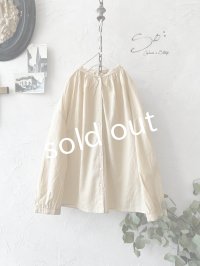 SO／フリル襟ブラウス・アプリコットベージュ