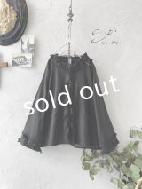 SO／カーブフリルブラウス・ブラック