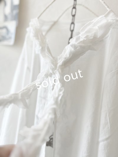 画像10: SO／カーブフリルブラウス・アプリコットベージュ