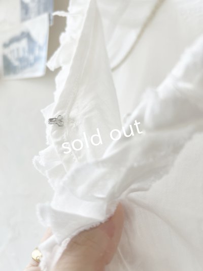 画像11: SO／カーブフリルブラウス・アプリコットベージュ