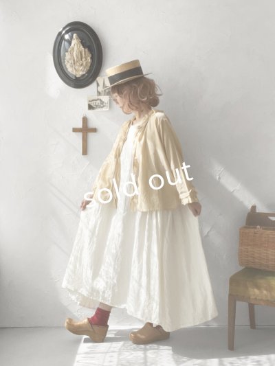 画像8: SO／カーブフリルブラウス・アプリコットベージュ