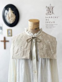 MARCHE' DE SOEUR／タッセルティペット・生成り刺繍