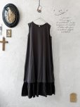 画像1: SO／裁ち切りフリルノースリーブワンピース・スミクロ (1)