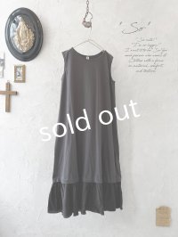 SO／裁ち切りフリルノースリーブワンピース・スミクロ