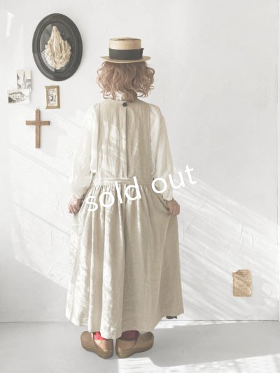 画像18: kosatofuku／ひとつボタンのエプロンギャザーワンピース・生成り