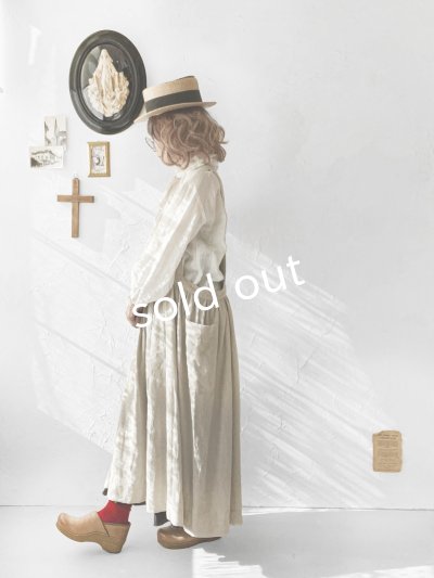 画像17: kosatofuku／ひとつボタンのエプロンギャザーワンピース・生成り