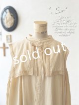 SO／ティペット付きギャザーワンピース・アプリコットベージュ
