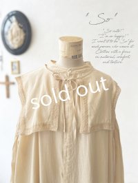 SO／ティペット付きギャザーワンピース・アプリコットベージュ