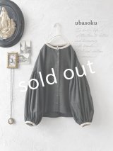 ubasoku/バイカラー起毛パフ袖ブラウス・チャコール