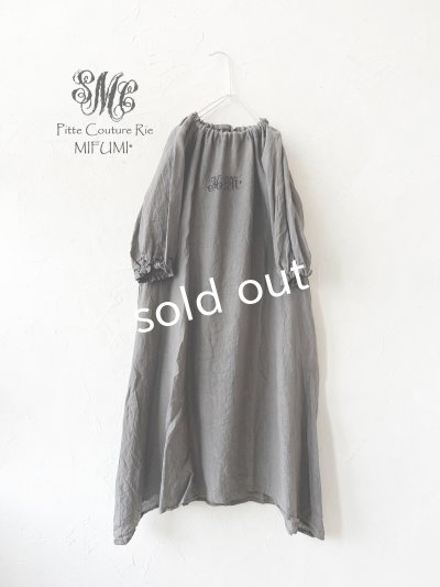 画像1: mifumi／コラボ刺繍yuiワンピース・濃灰