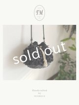 toromeco／裂き編みフリンジ巾着ポシェット・black mix