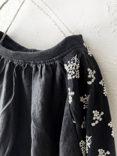 画像2: ubasoku/0200 刺繍の裾りぼんプルオーバー・黒