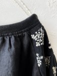 画像3: ubasoku/0200 刺繍の裾りぼんプルオーバー・黒 (3)