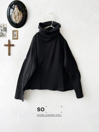 SO/表出しタートルプルオーバー・ブラック