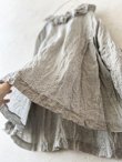 画像4: MARCHE' DE SOEUR／ラッフル襟のパフ袖プルオーバー・ホワイトグレー (4)