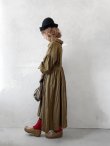 画像12: MARCHE' DE SOEUR／ラッフルウエストリボンワンピース・マスタードブラウン (12)