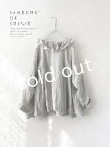 MARCHE' DE SOEUR／ラッフル襟のプルオーバー・ホワイトグレー