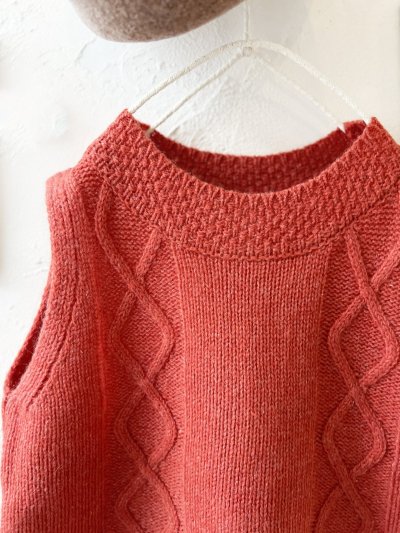 画像2: SO／後ろボタンニットベスト・ブラッドレッド