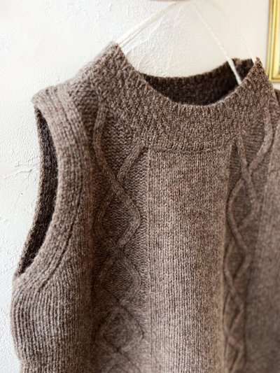 画像2: SO／後ろボタンニットベスト・ブラウン