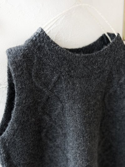 画像2: SO／後ろボタンニットベスト・チャコール