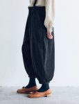 画像12: MAGALI /コーデュロイバルーンパンツ・チャコール (12)