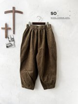 SO／綾コーデュロイカーブパンツ・カーキ