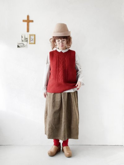 画像9: SO／後ろボタンニットベスト・サンドベージュ