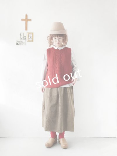 画像9: SO／後ろボタンニットベスト・サンドベージュ