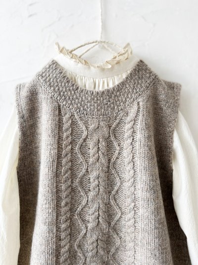 画像2: SO／後ろボタンニットベスト・サンドベージュ