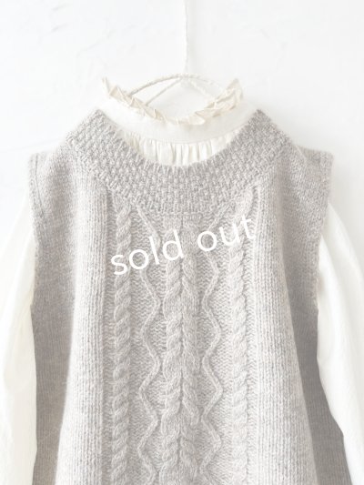 画像2: SO／後ろボタンニットベスト・サンドベージュ