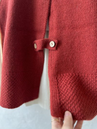 画像8: SO／後ろボタンニットベスト・オキシドレッド