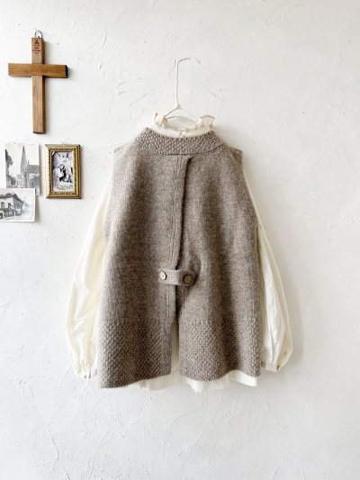 画像6: SO／後ろボタンニットベスト・サンドベージュ