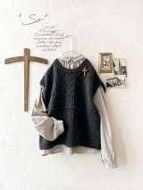 SO／アラン柄ワイドベスト・チャコール