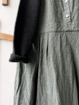 画像3: Libera&Capricciosa／天日干しリネンオーバーオール・ダークブルッシュグリーン (3)