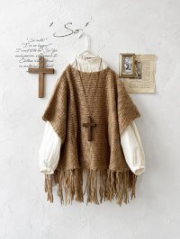 SO／フリンジニットポンチョ・キャメルベージュ