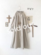 Dgy／コーデュロイフリル襟ワンピース・グレージュ