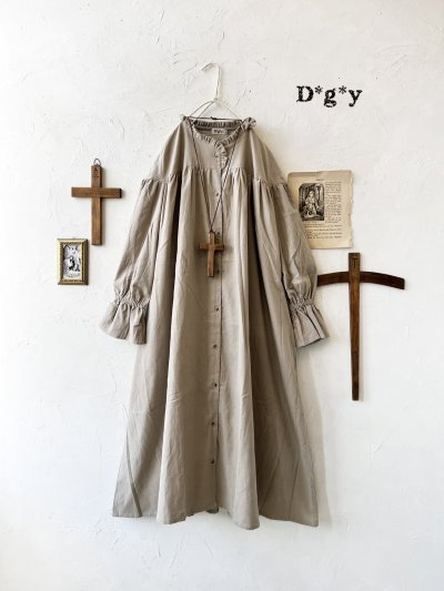 画像1: Dgy／コーデュロイフリル襟ワンピース・グレージュ