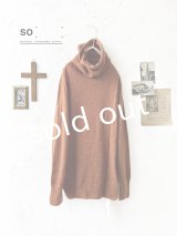 【半額SALE】SO／ゆるタートルニットプルオーバー・ブラウン