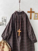 画像2: MARCHE' DE SOEUR／シャーリングネックワンピース・レッドブラウンチェック (2)