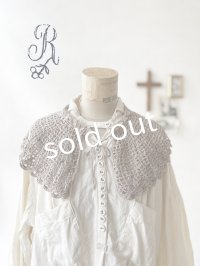 R.／手編みの付け襟・グレージュ