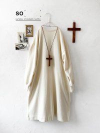 SO／クルーネックワンピース・キナリ