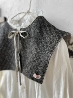 画像4: MARCHE' DE SOEUR／リバーシブルタッセルティペット・杢ブラック×ベージュ (4)