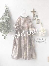 shizuka's／トワルドジュイのリボンワンピース・（ベルスリーブ）山葡萄