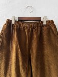 画像2: seasew.／509 コーデュロイ裾ダーツパンツ・ブラウン (2)
