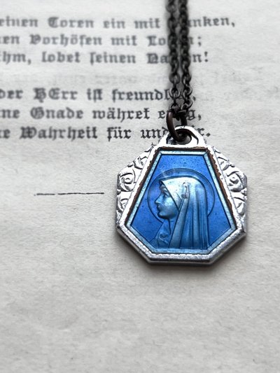 画像2: antique／ルルドの泉のメダイネックレス・ブルー