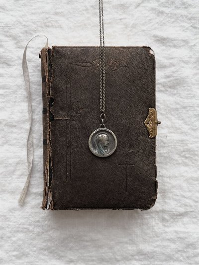 画像2: antique／ルルドの泉のメダイネックレス