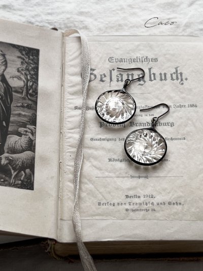 画像1: caco grass works／ヴィンテージガラスボタンのピアス