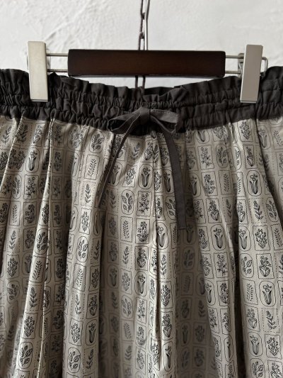 画像2: le ciel／ボタニカルプリントスカート・チャコールグレー